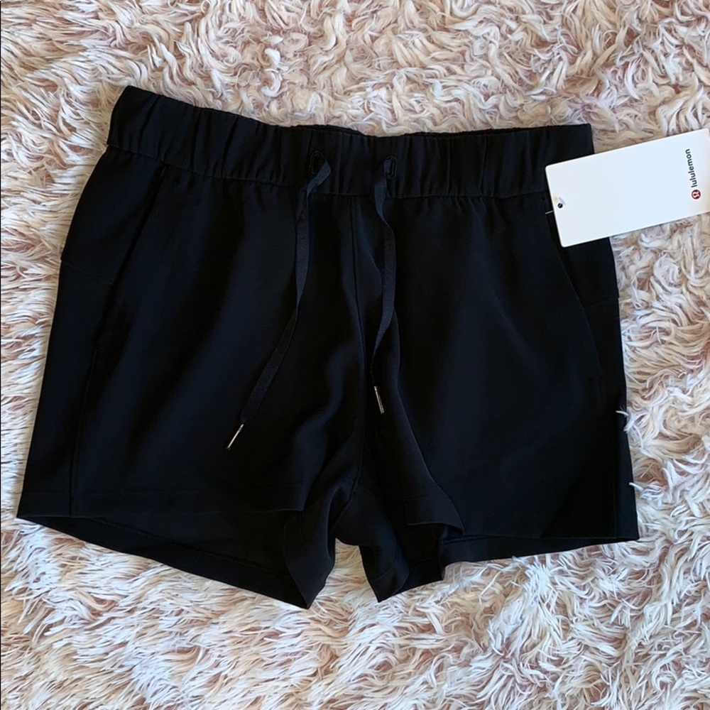 lululemon shorts - on the fly 2.5” black
